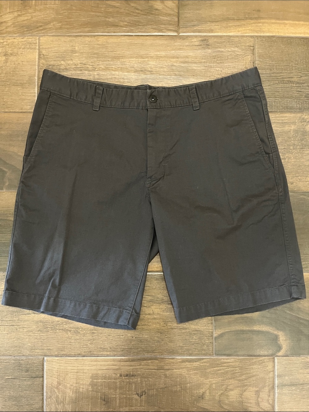 The North Face Men's Grey Flat-Front Shorts - Picture 1 of 8